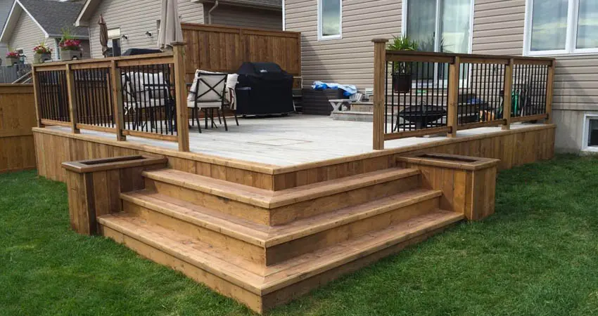 New deck and fence construction for a residential property in Surrey BC